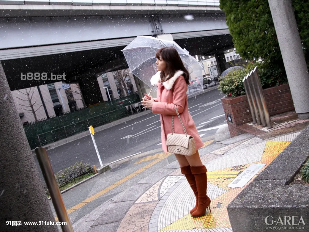 约个美丽靴女去酒店，把精液射带她那漂亮的脸蛋上 [22P][ルート 66 写真]