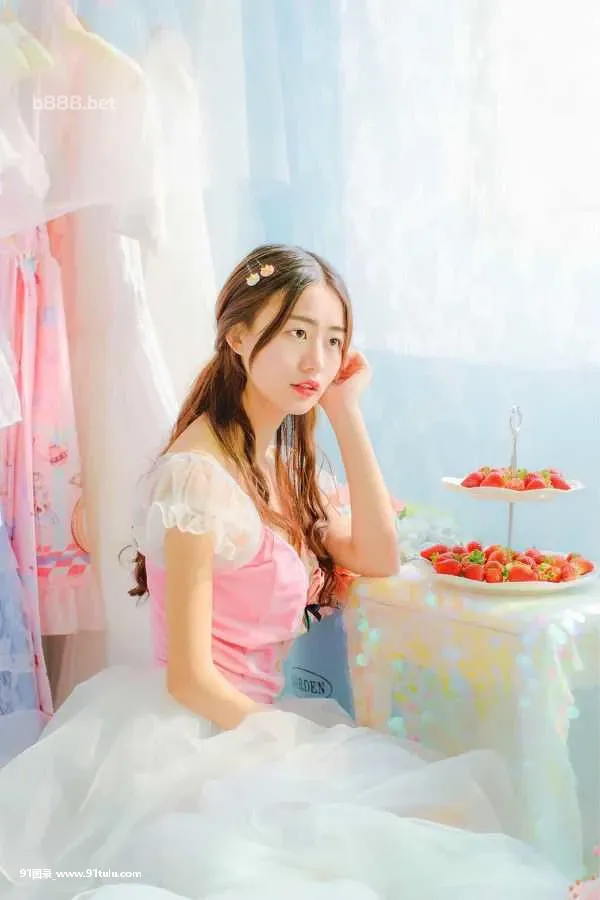 草莓少女 [9P][コウモリの巣 写真]