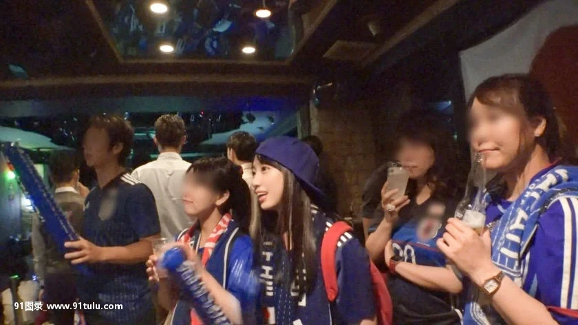 支持的球队胜利了，路上还勾引了一个小美女 [24P][虹 写真 撮り方]