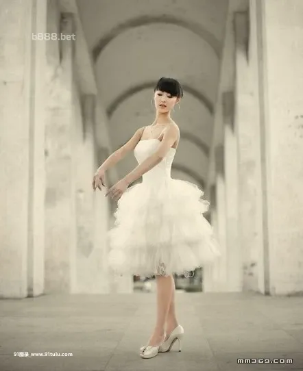 芭蕾少女的灰色写真 [9P][中島 知子 写真 集 講談社]