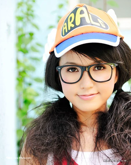 眼镜女生可爱纯真记忆 [9P][風景 の 写真 英語]