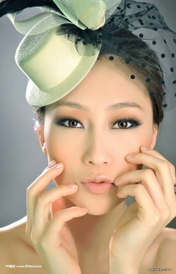 美女林鹏百变造型拍写真 [9P][女烈 裸体]