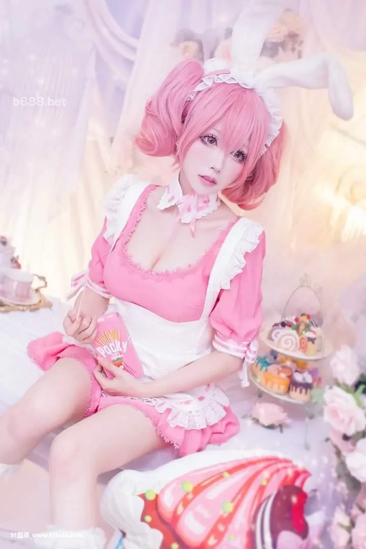 Cosplay by Mon梦   26P) [25P][城市 街拍 低角度]