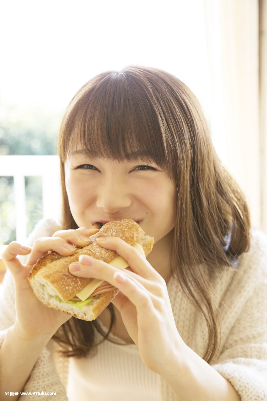 Ayumi Ishida 石田亜佑美, [Hello! Project Digital Books] Vol.195 Set.01 [25P][写真 展 東京 2019]