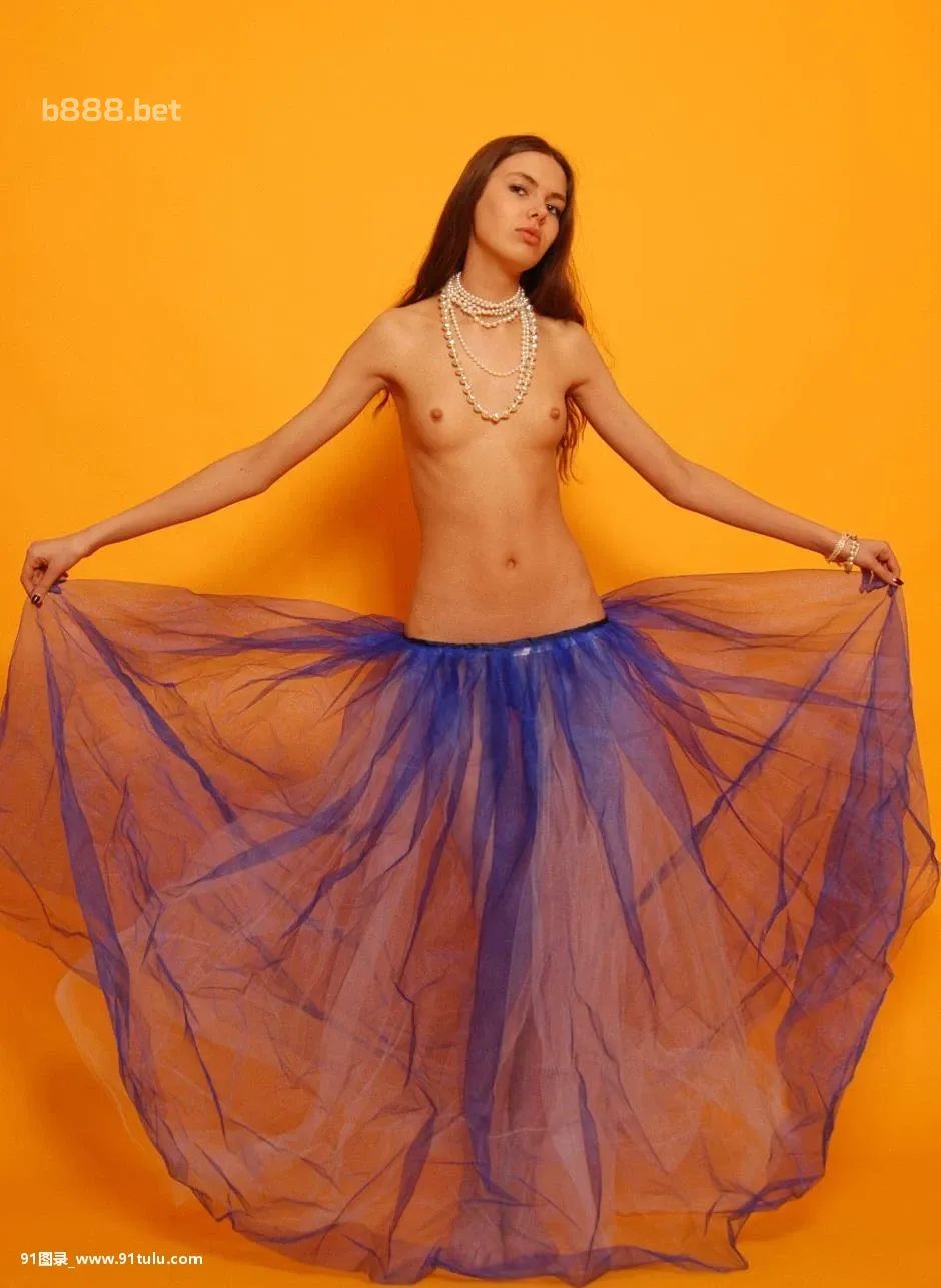 穿着蓝色纱裙的纤瘦模特 [24P][写真 ハレーション 補正]