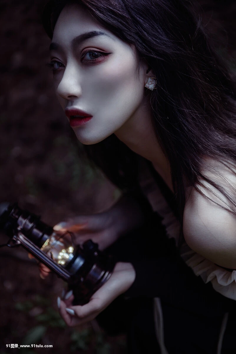 给你一个黑色的梦 [23P][マック で 写真 を 撮る]