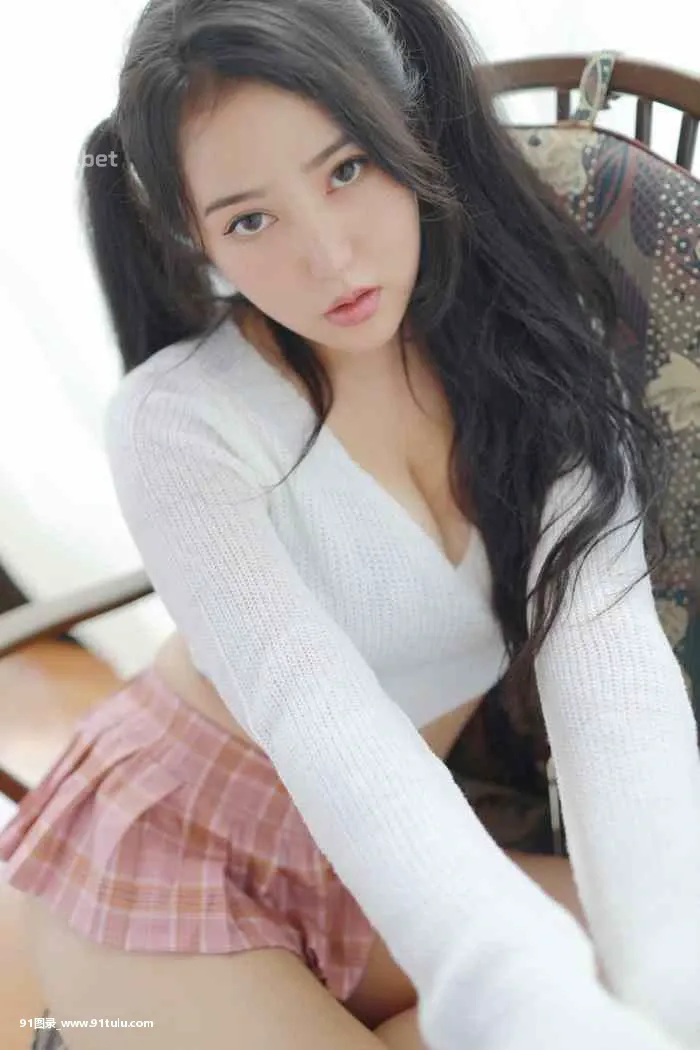 极品美女爆乳撑破小衫 [40P][写真 光の筋 白]