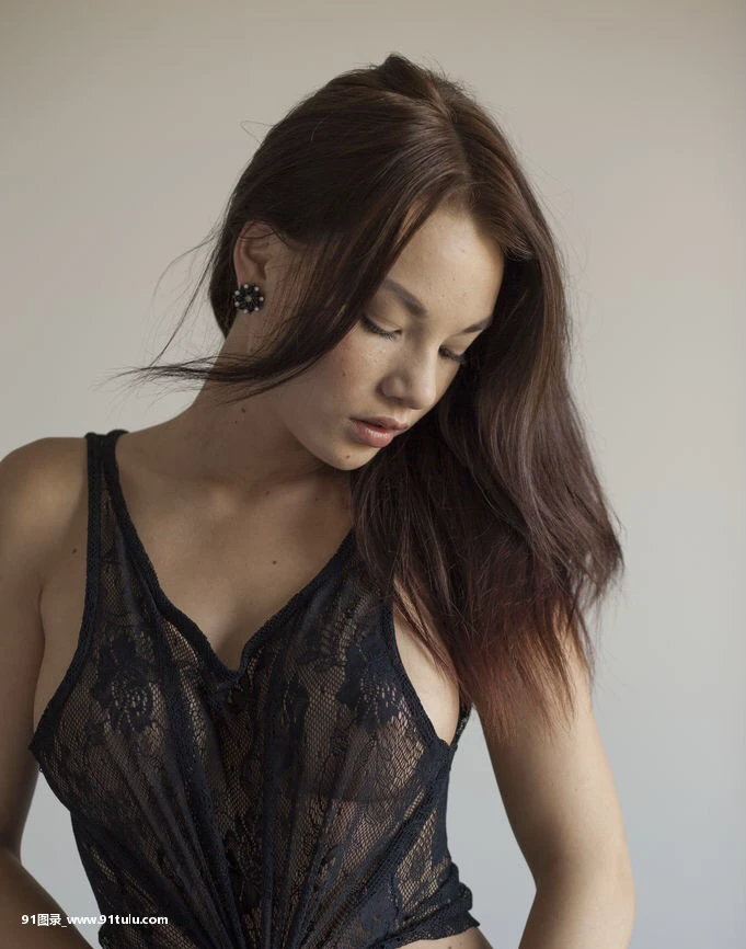 花飞舞脐钉粉嫩乳晕诱人 [25P][中學 偷拍 tw]